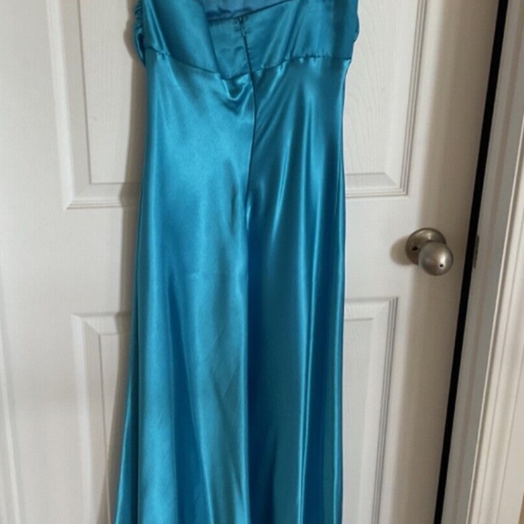 Beautiful Fiesta Gown, Blue, Medium - Picture 4 of 15
